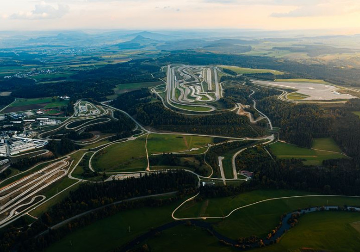 Le terrain d'essai Mercedes-Benz d'Immendingen comprend 86 kilomètres de pistes