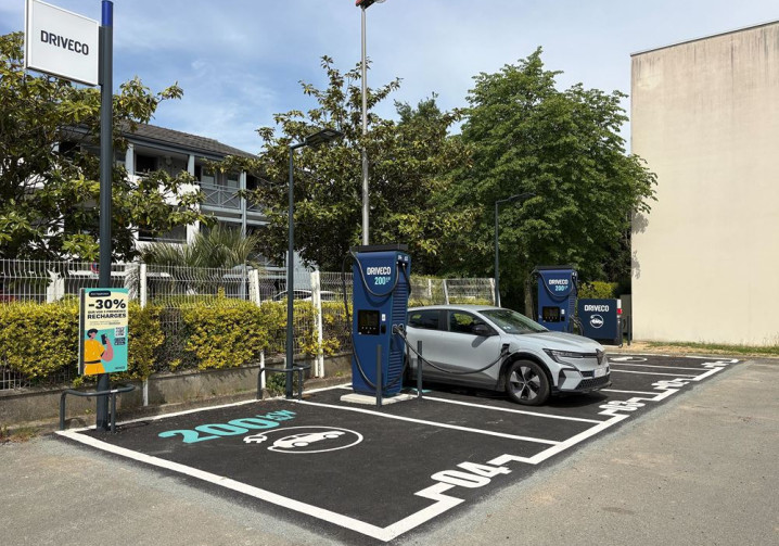 Les gros rouleurs peuvent économiser 200 euros par mois environ en carburant en passant à la voiture électrique