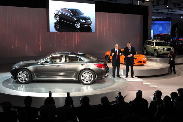 La Chrysler 200C EV Concept dispose d’une autonomie en mode électrique d’environ 64 km