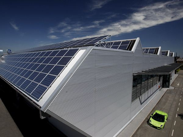 Lamborghini inaugure un système photovoltaïque de 17 000 mètres carrés