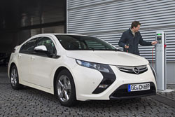 Le premier prototype de l'Opel Ampera électrique à autonomie étendue prend la route