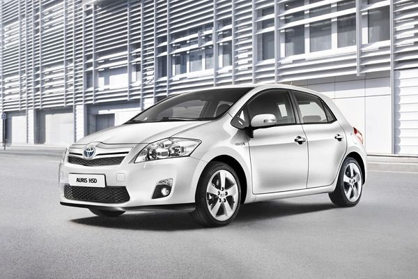 La nouvelle Toyota Auris HSD hybride fait ses premiers pas à Genève