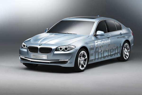 BMW dévoile un concept de Série 5 hybride à Genève
