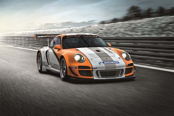 Porche dévoile une version hybride de Porsche 911 GT3 R à Genève