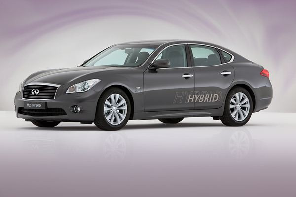 Infiniti présente la déclinaison hybride de la M