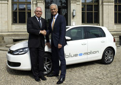 Volkswagen présente la Golf blue-e-motion électrique