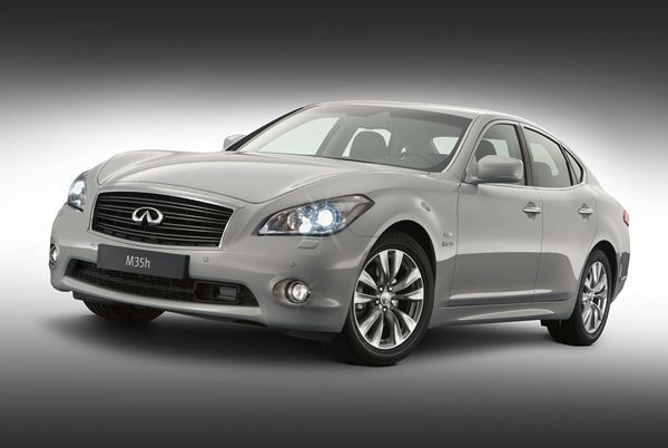 La déclinaison hybride l'Infiniti M optimise l'utilisation de son moteur électrique
