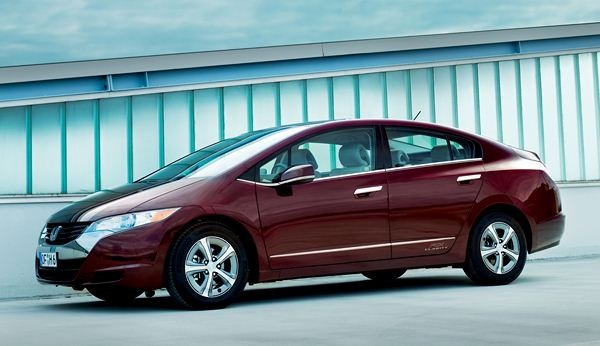 Premiers tours de roues avec la Honda FCX Clarity à hydrogène à Paris