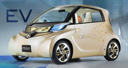 Toyota présente son concept FT-EV de petite voiture urbaine électrique à Paris