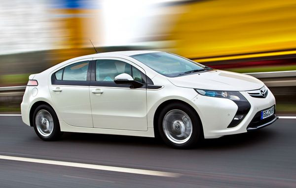 Opel présente l'Ampera électrique à autonomie prolongée à Paris
