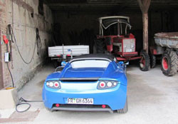 65 000 kilomètres parcourus en une année en Roadster Tesla électrique