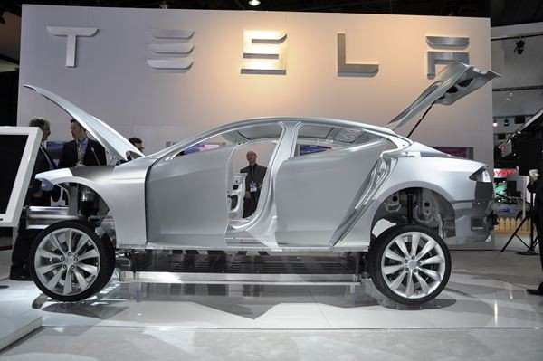 Le constructeur californien de véhicules électriques Tesla affiche son expertise en ingénierie