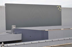 L'usine Toyota de Valenciennes intègre un mur solaire