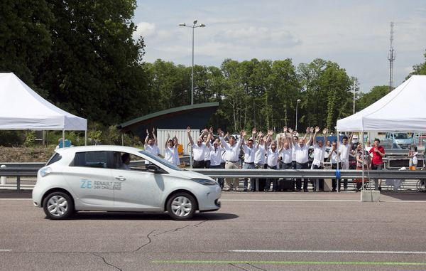 Un record du monde de 1 618 km parcouru en 24 heures pour la Renault Zoe électrique