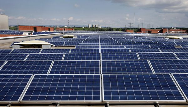 Opel met en service une vaste centrale solaire sur le toit de l’usine de Rüsselsheim