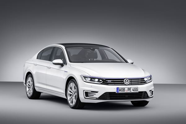 La Volkswagen Passat adopte la technologie hybride rechargeable