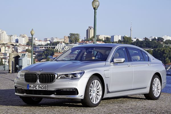 La berline de luxe BMW Série 7 se décline en hybride rechargeable