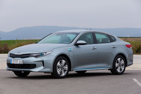 La berline Kia Optima adopte un groupe propulseur hybride rechargeable
