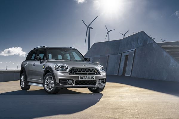Le Mini Countryman adopte une motorisation hybride essence rechargeable