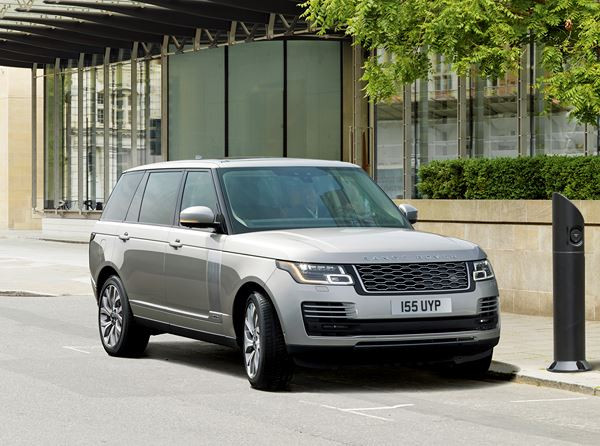 Le Range Rover PHEV rechargeable affiche une autonomie électrique de 51 km