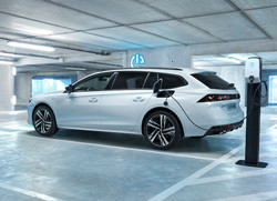 Le break Peugeot 508 SW se décline en hybride rechargeable essence