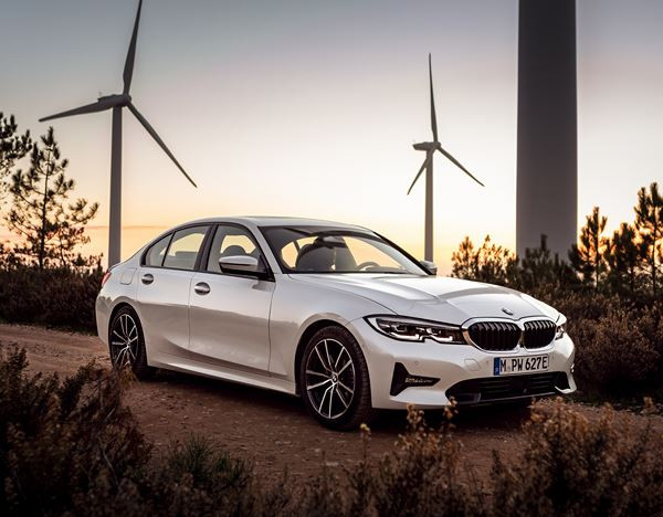 La BMW 330e Hybride Rechargeable revendique une autonomie électrique de 60 kilomètres