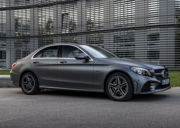 La Mercedes C 300 de hybride rechargeable affiche une autonomie électrique de 57 km