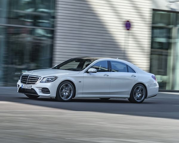 La Mercedes S 560 e hybride rechargeable affiche une autonomie électrique de 50 km