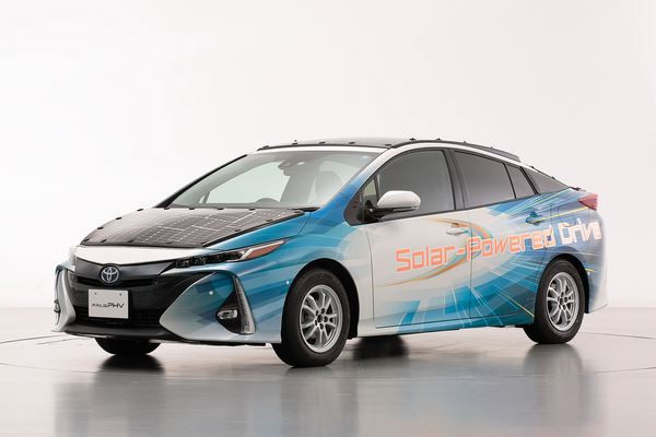 Des batteries solaires pour réduire les émissions de CO2 des véhicules électrifiés