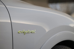 Le Porsche Cayenne Turbo S E-Hybrid couvre jusqu'à 42 km en mode électrique
