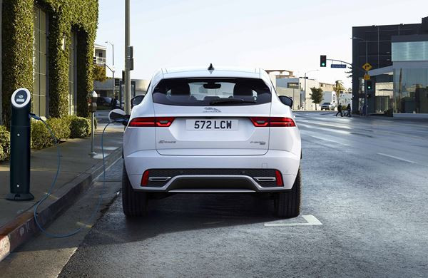 Le SUV Jaguar E-Pace hybride rechargeable parcourt jusqu’à 55 km en électrique