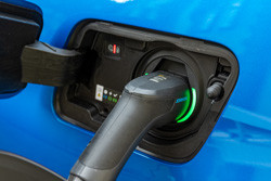 74 993 véhicules hybrides rechargeables vendus en 2020 en France