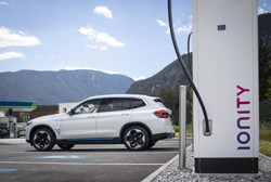 La carte BMW Charging simplifie la recharge au quotidien des véhicules électrifiés