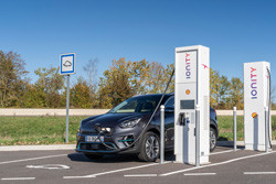 La carte KiaCharge simplifie la recharge des véhicules électriques en itinérance