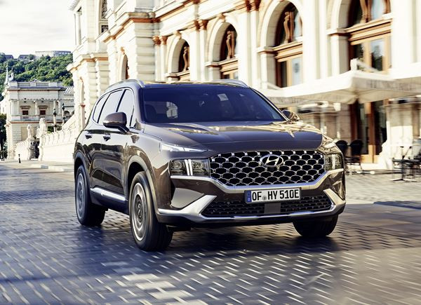 Le Hyundai Santa Fe Plug-in parcourt jusqu’à 58 km en mode tout électrique