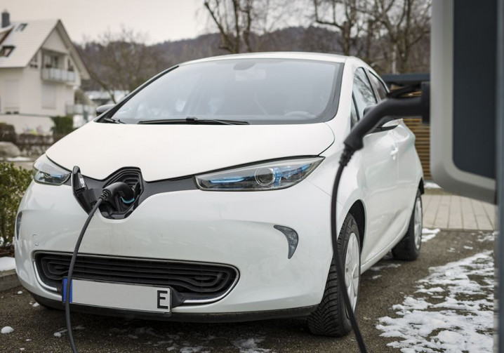 Le coût complet d'un véhicule électrique de 40 kWh rechargé à domicile est inférieur au thermique