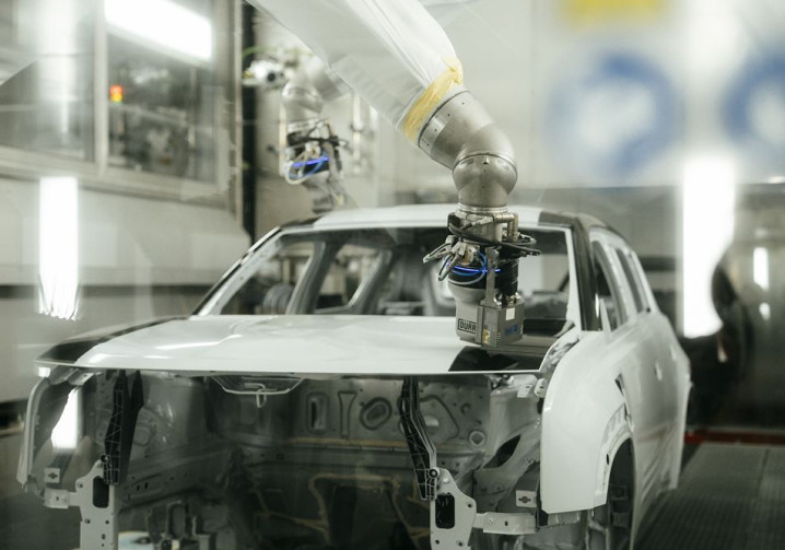 Un procédé de peinture automobile biton qui utilise une technologie dite d'impression de peinture