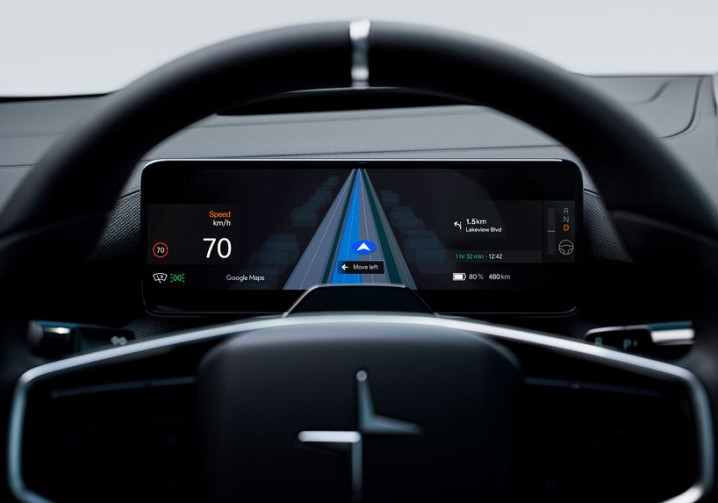 La navigation Google Maps permet la visualisation des voies en direct sur l'écran conducteur