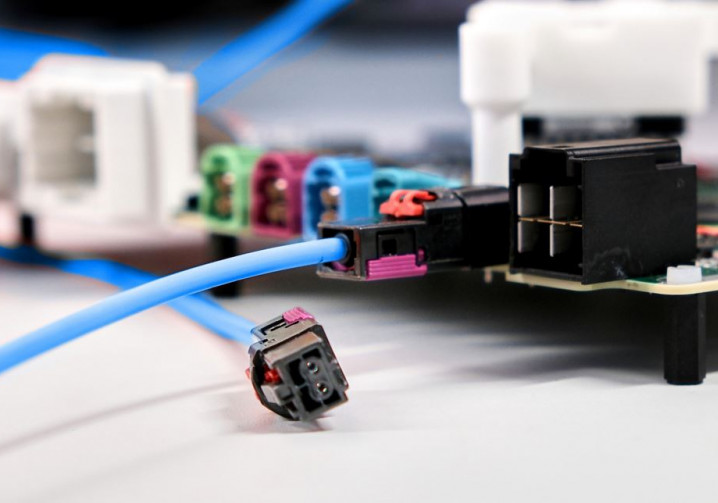 La fibre optique s'installe dans les véhicules définis par logiciel de demain