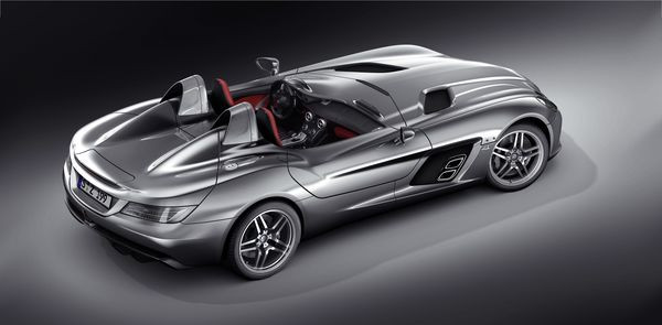 Une Mercedes SLR Stirling Moss à moteur V8 de 650 ch