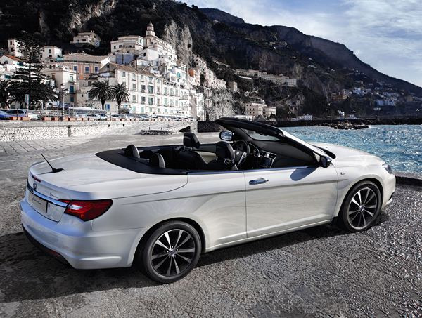 Lancia dévoile son nouveau cabriolet quatre places Flavia