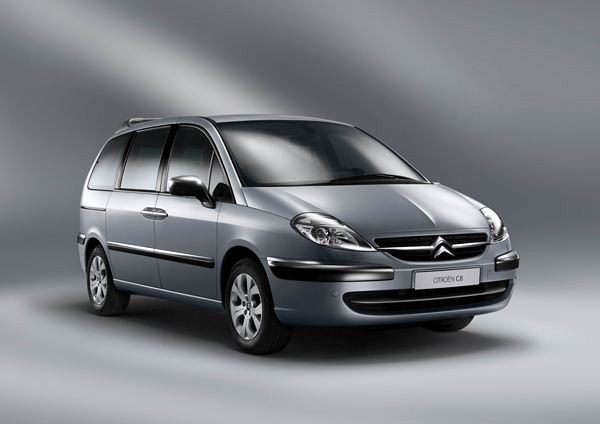 Le Citroën C8 s'offre quelques retouches de style