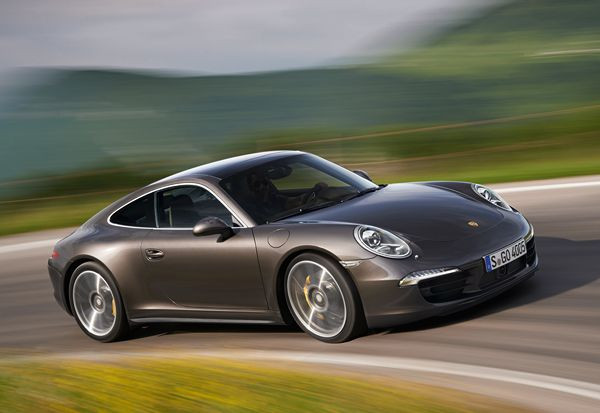 Porsche présente la nouvelle 911 Carrera 4 à transmission intégrale active