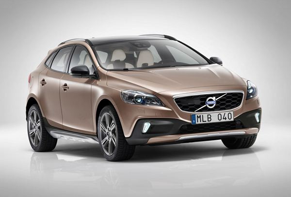 Volvo lance le nouveau crossover tout-chemin V40 Cross Country