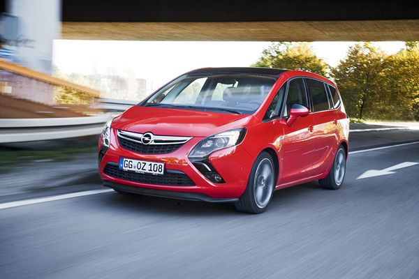 L’Opel Zafira Tourer adopte un moteur BiTurbo diesel de 195 ch et 400 Nm