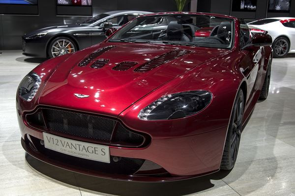 L'Aston Martin V12 Vantage S Roadster affiche des performances palpitantes