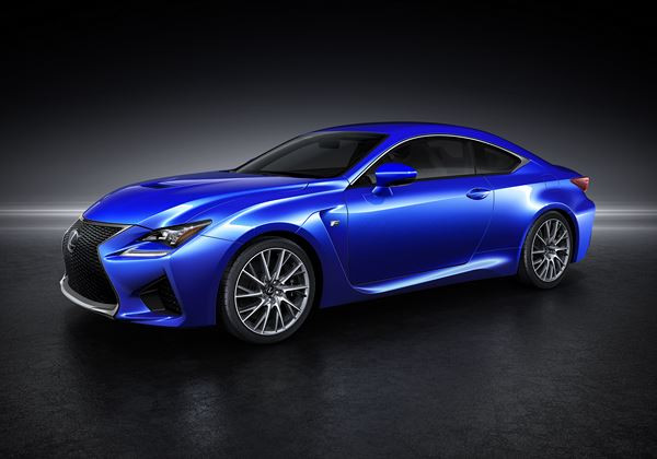 Le coupé sport Lexus RC F à moteur V8 développe 477 ch
