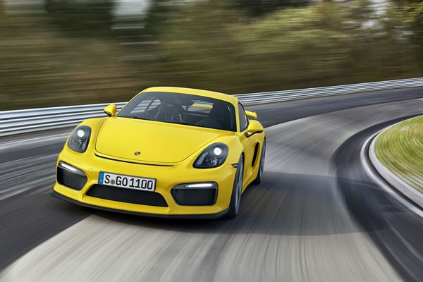 Le Porsche Cayman GT4 franchit le 0 à 100 km/h en 4,4 secondes