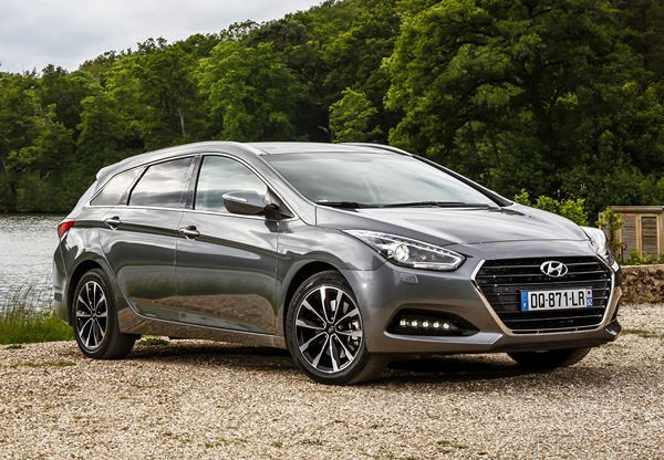 La Hyundai i40 s'offre un style extérieur rajeuni avec une nouvelle calandre hexagonale