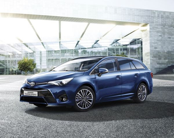 Une Toyota Avensis aux lignes plus dynamiques